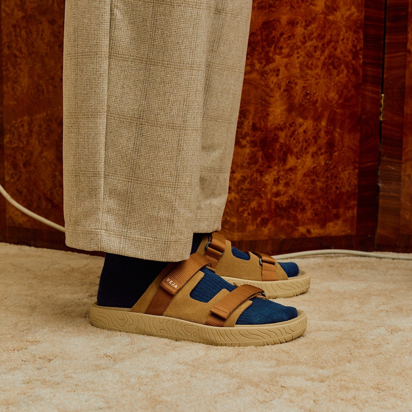 Sandalia Veja De Hombre Arpoador Suede Cognac