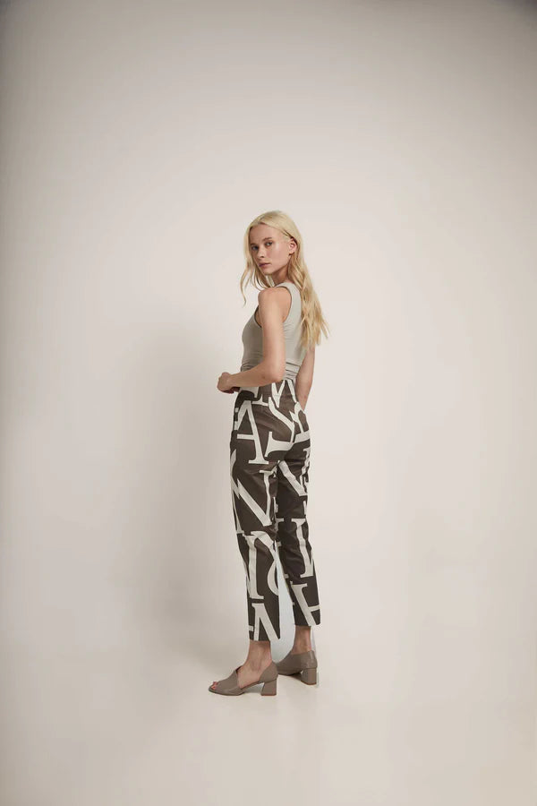 Pantalón Ola Letras