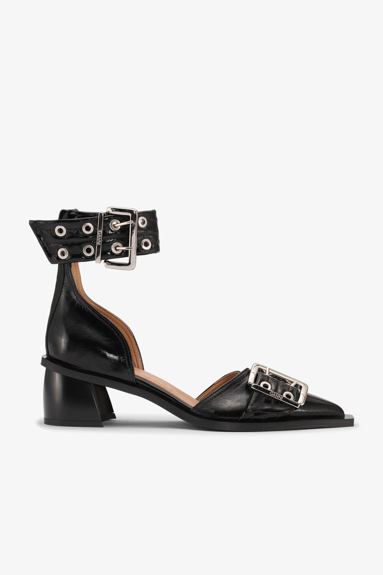 Tacón Feminine Buckle Open Cut Pump Naplack