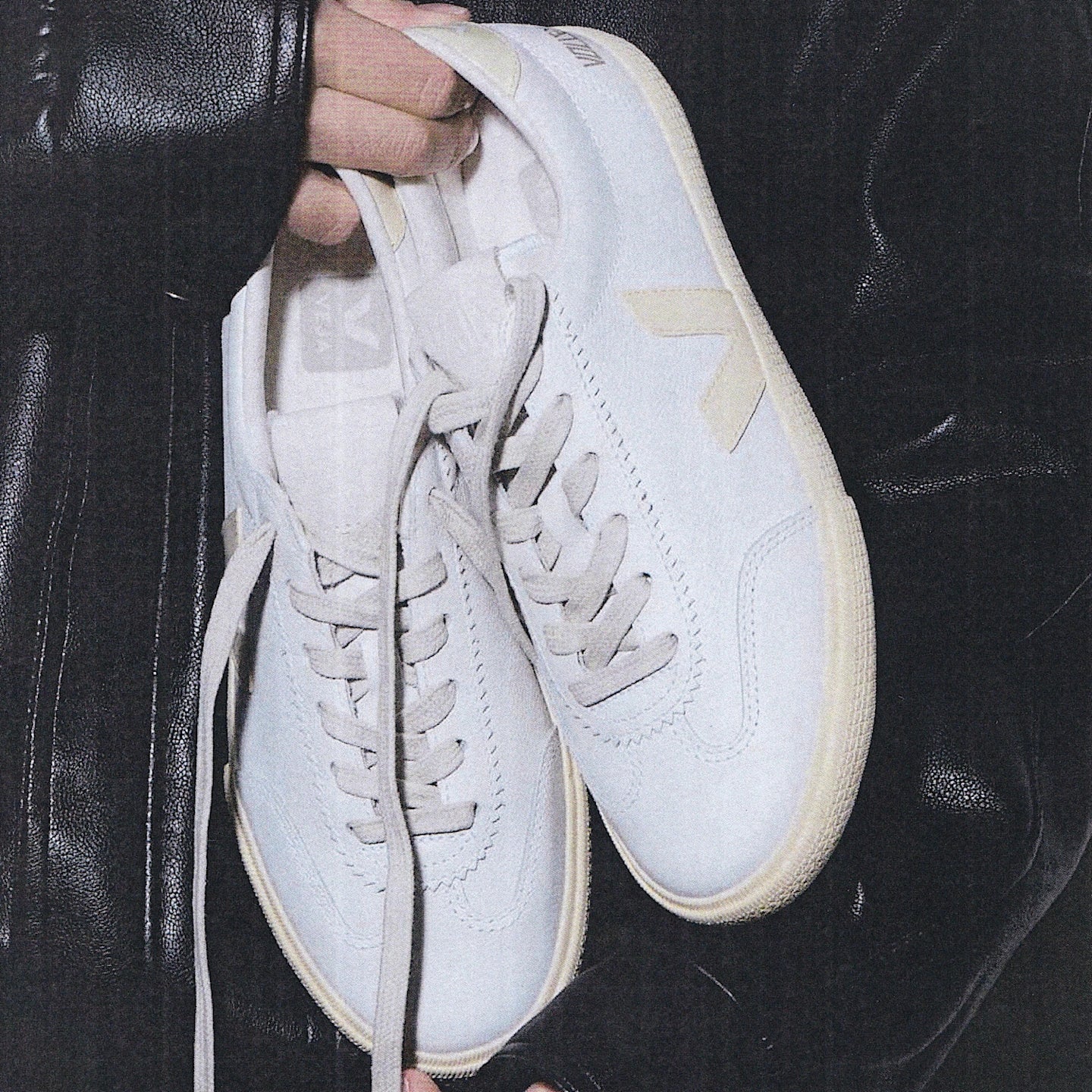Tenis Veja De Mujer Volley Signature O.t.