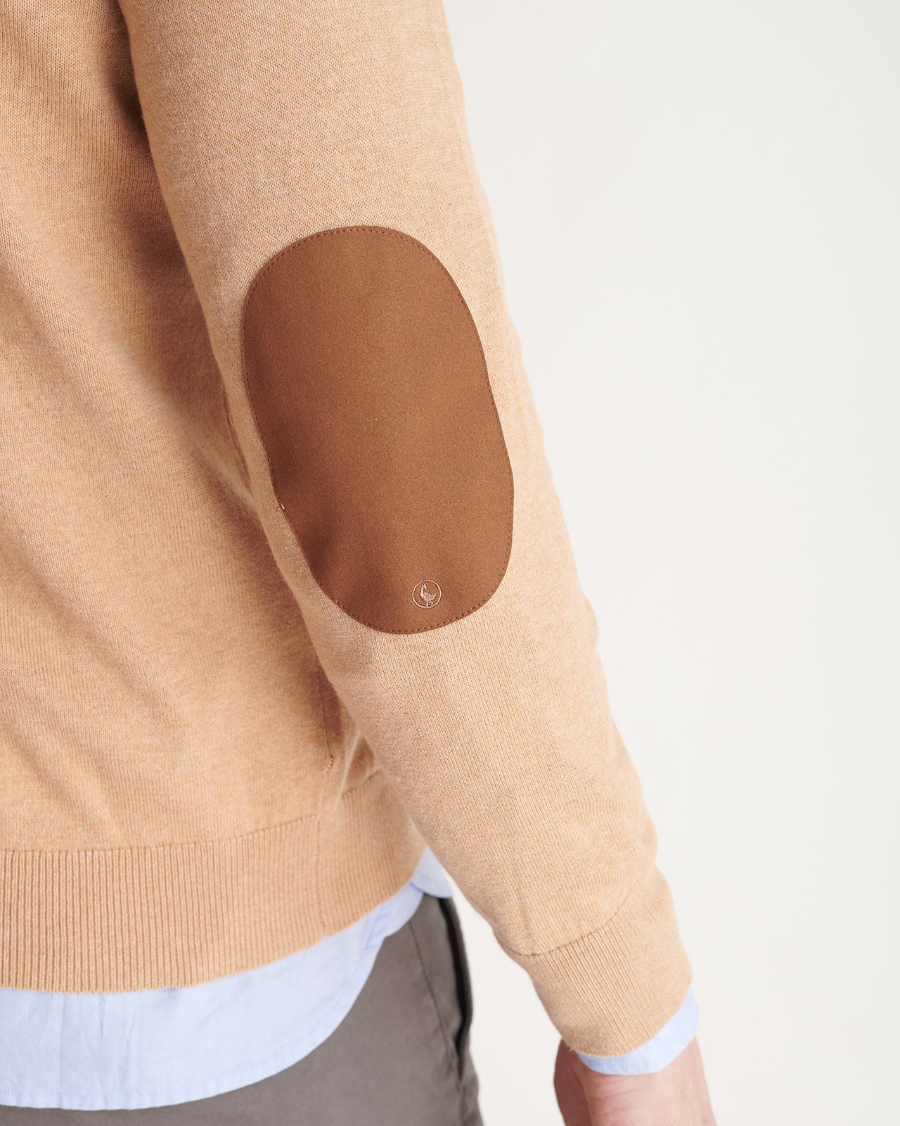 Sweater Cuello Pico Coderas