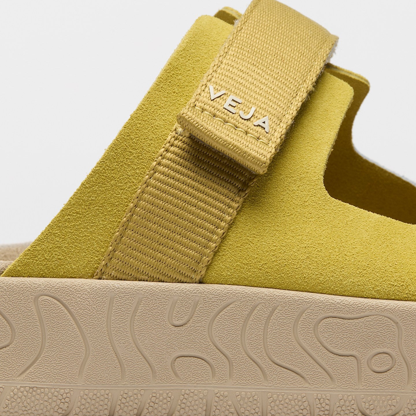 Sandalia Veja De Hombre Arpoador Suede Soft Liquor Ocre