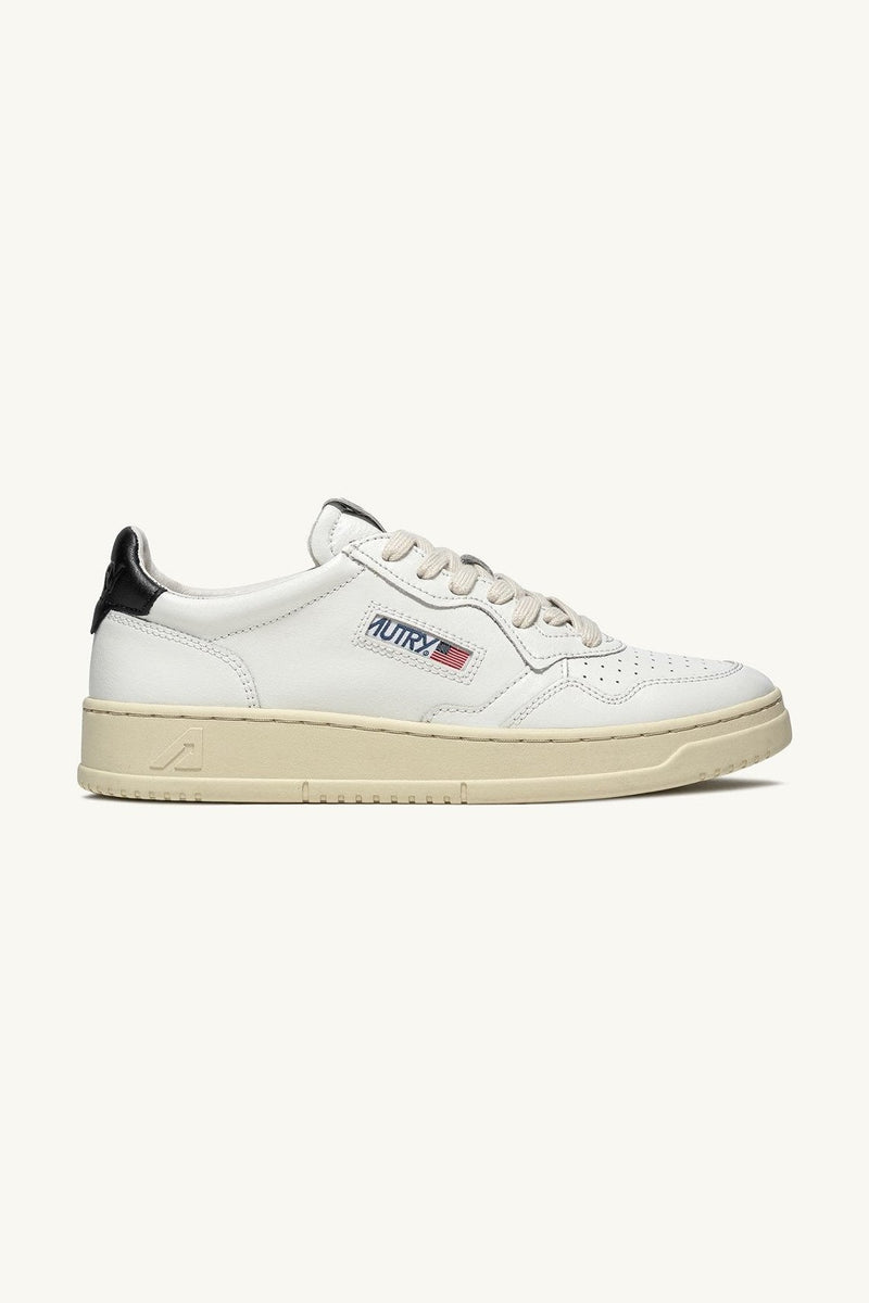 Tenis Medalist Low Leat Mujer