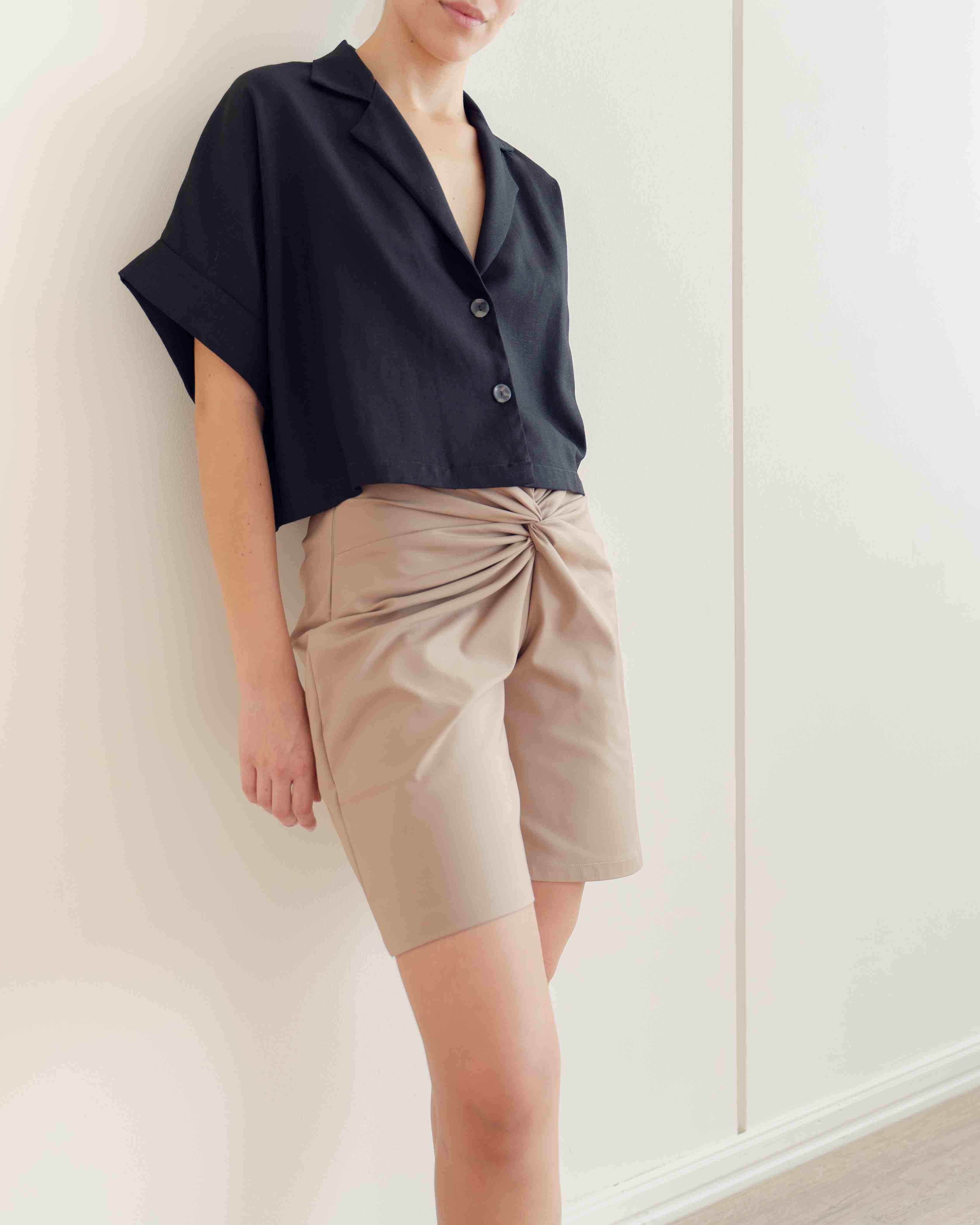 Short Nudo