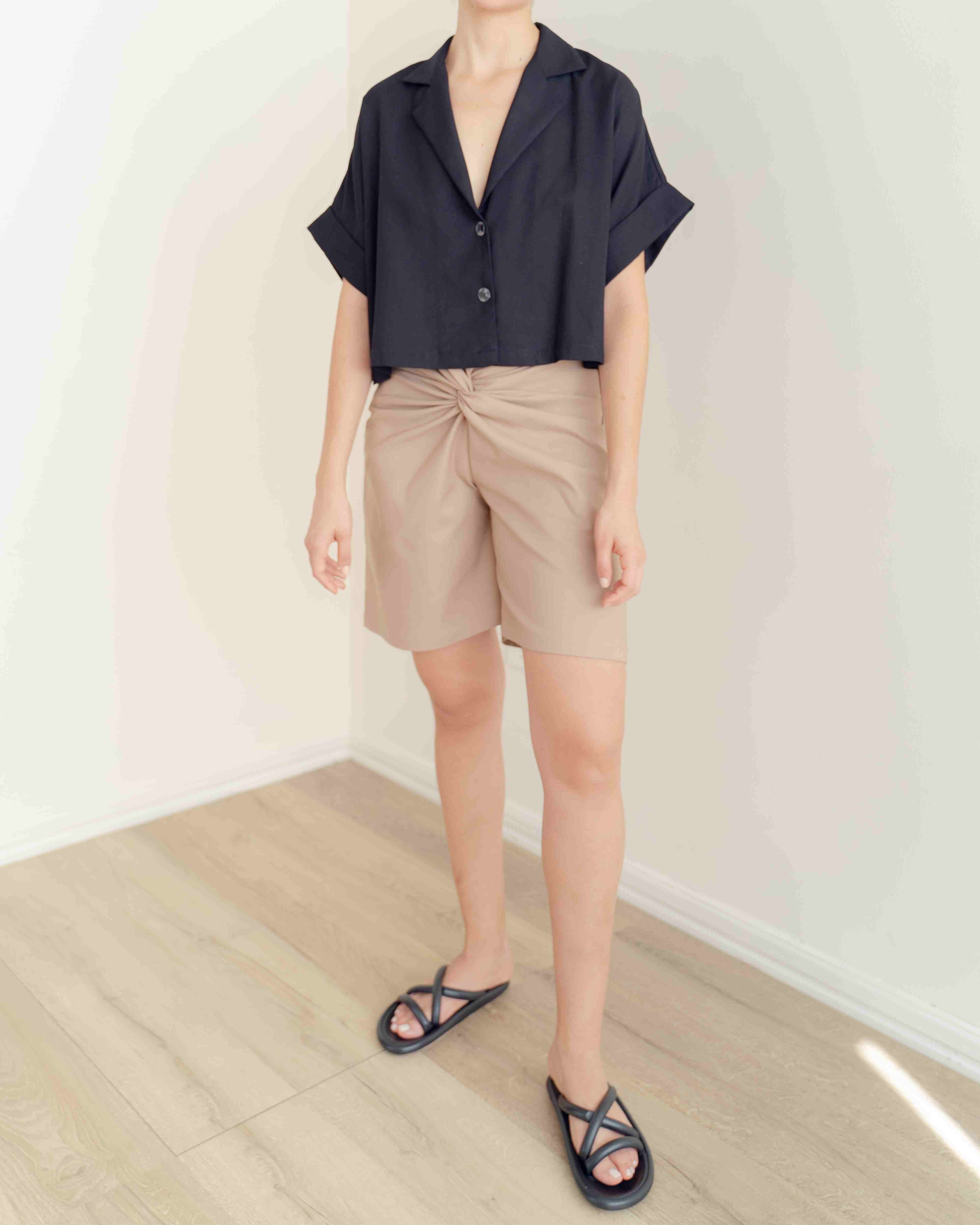 Short Nudo