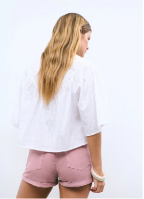 Blusa Tipo Capa Bordados