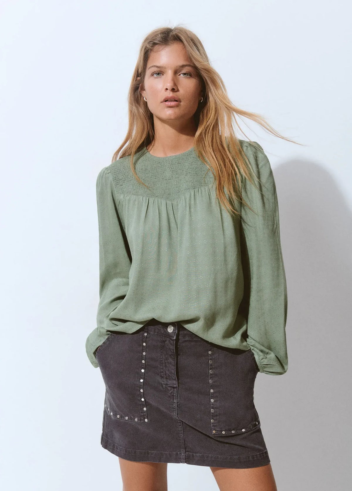 Blusa Cuello Redondo Smock Pico