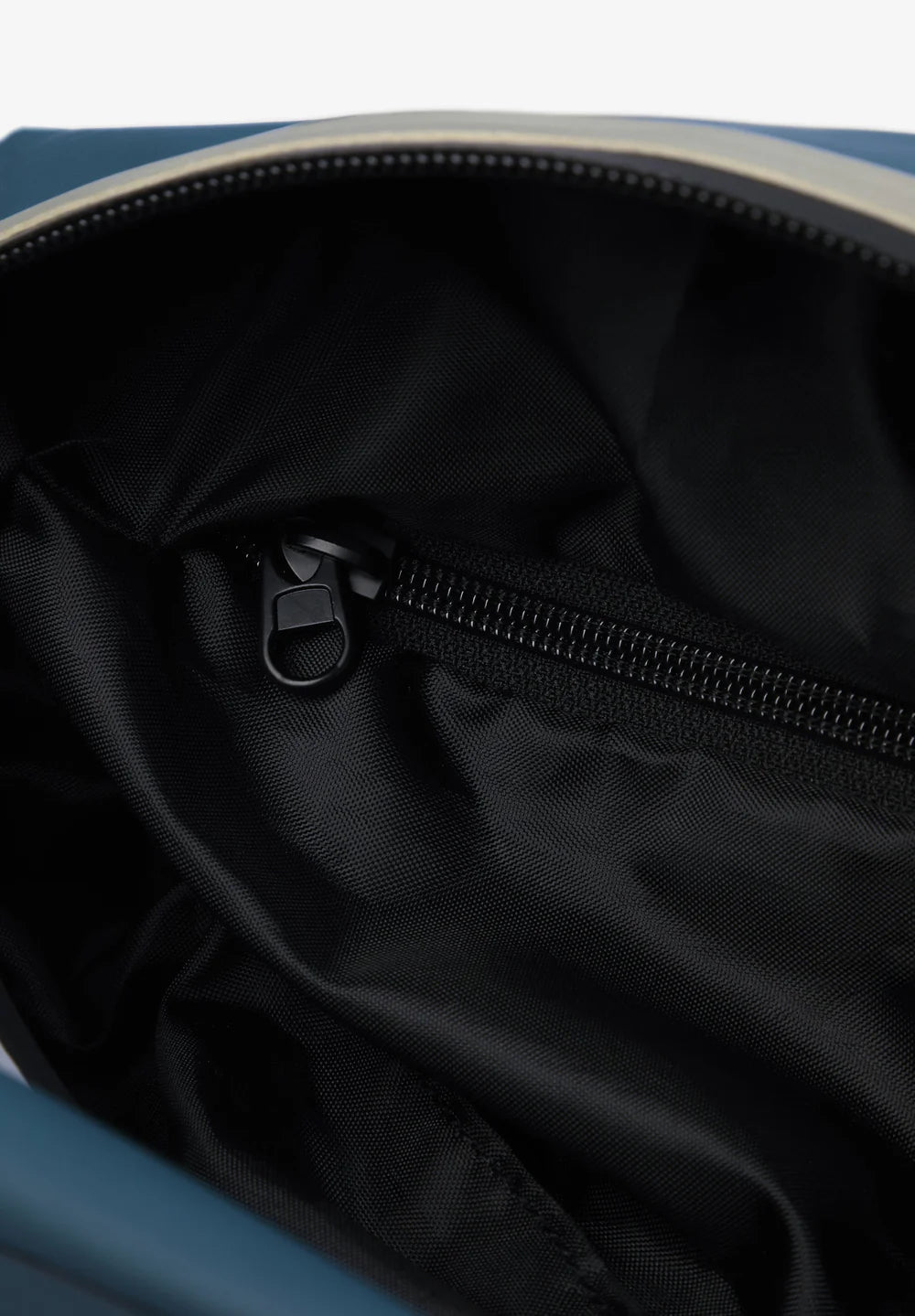 Neceser Thermosealed Travel Case