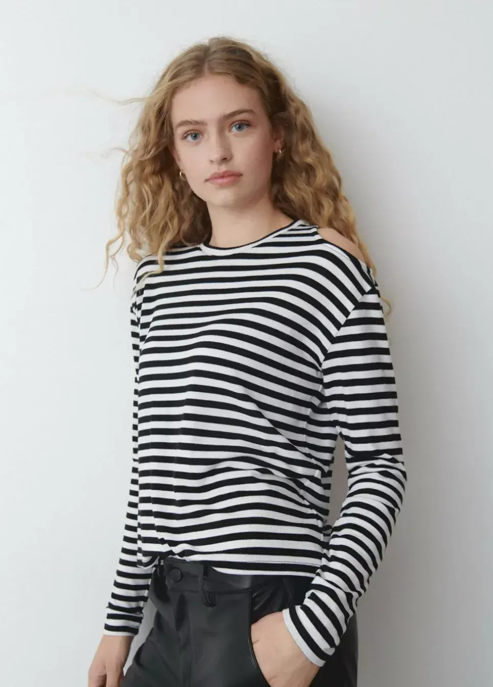 Camiseta Raya Tejida Cutout Hombro