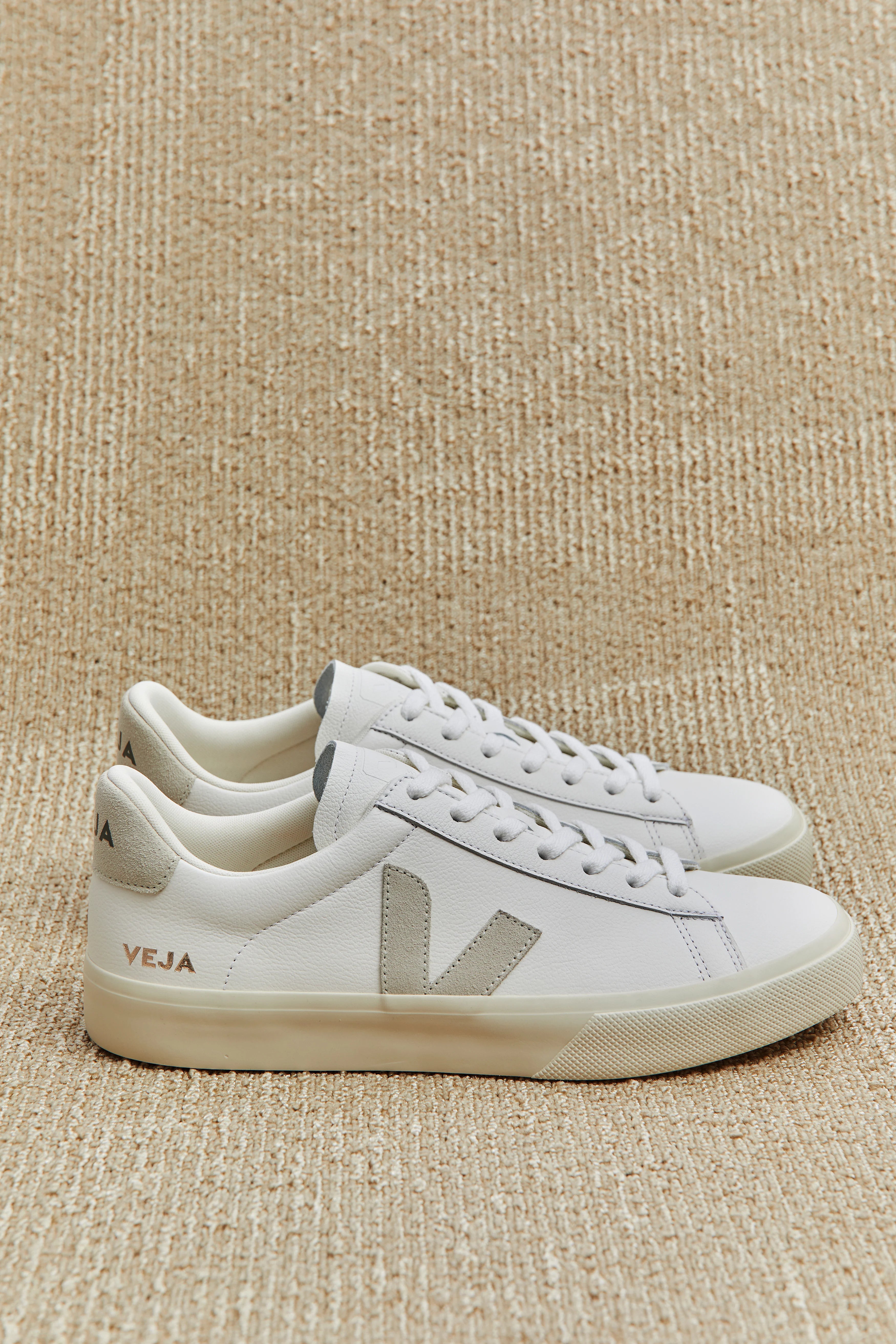 Tenis Veja De Hombre Cuero Campo Blanco Natural
