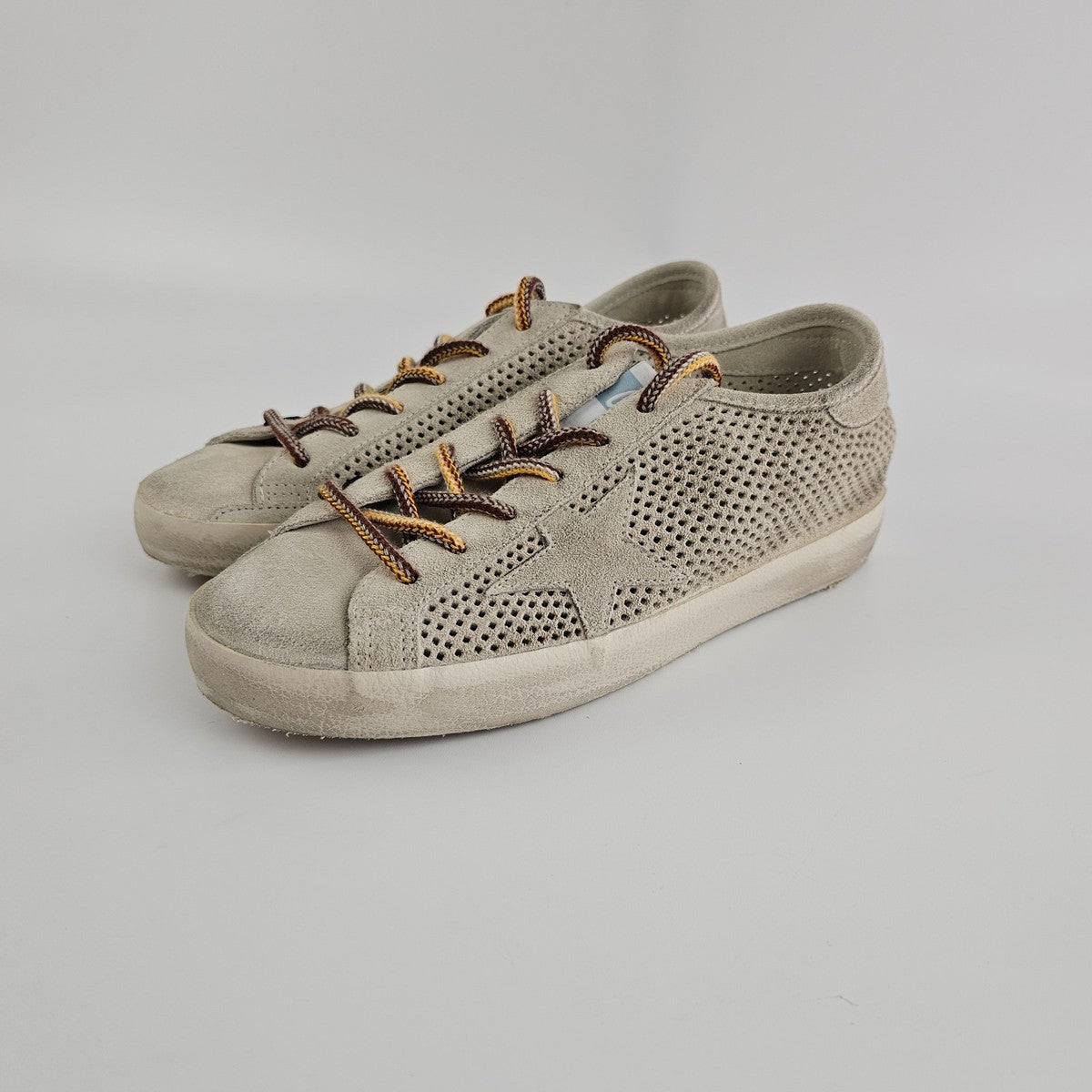 Tenis Golden Goose Super Star Forated Suede Mujer