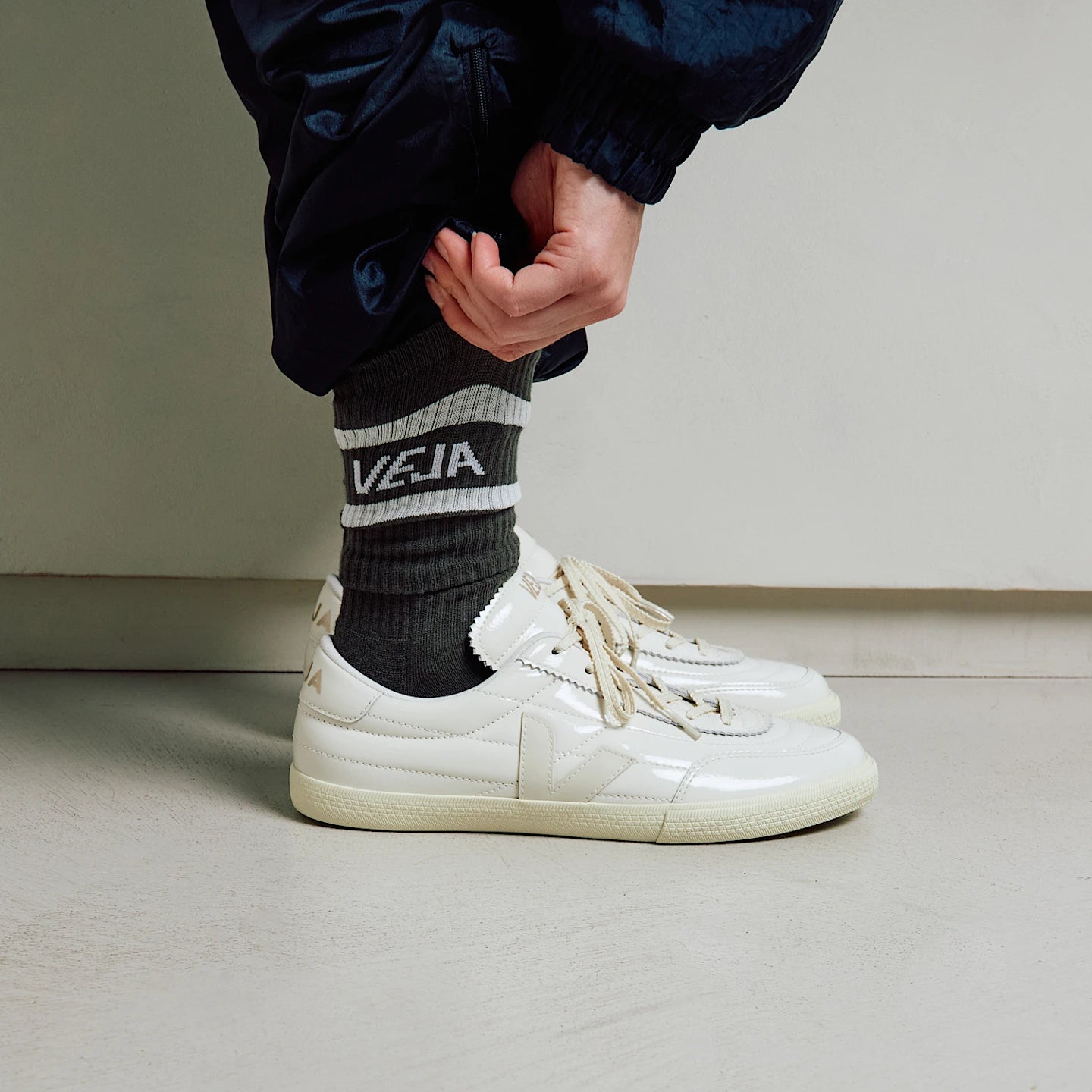 Tenis Veja De Mujer Panenka Patent Leather Offwhite
