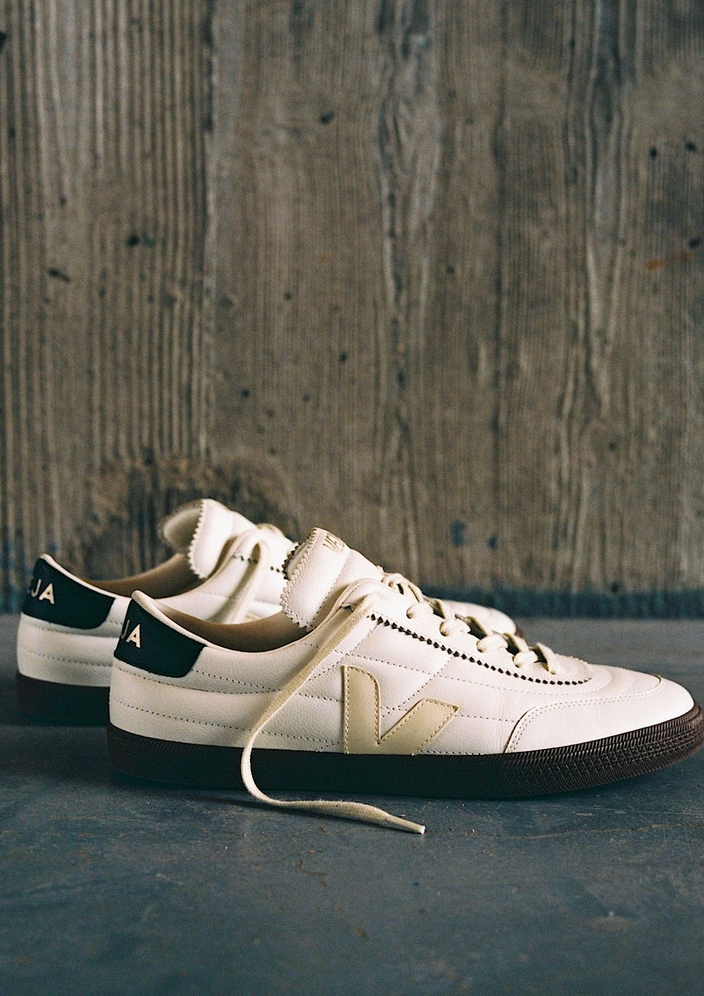 Tenis Veja De Hombre Panenka Leather White Black Bark