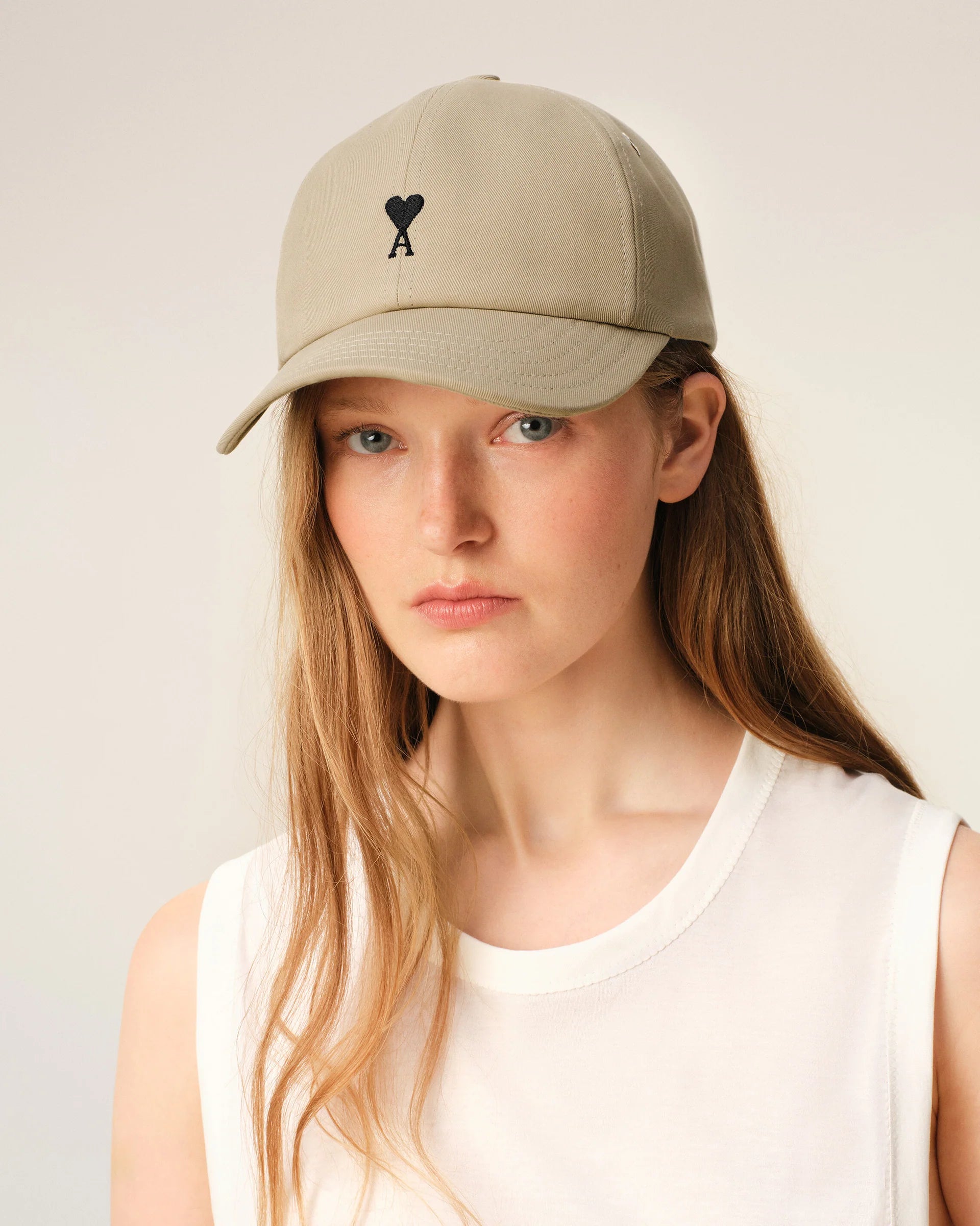 Gorra Con Bordado Ami De Coeur De Algodón Beige