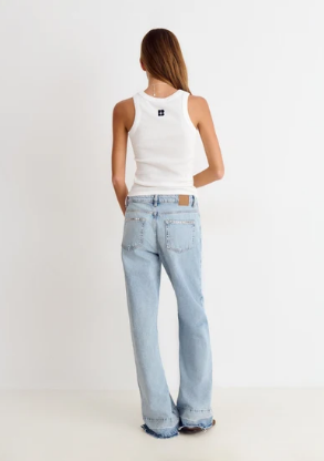 Jeans Relaxed Tachas Y Bajo