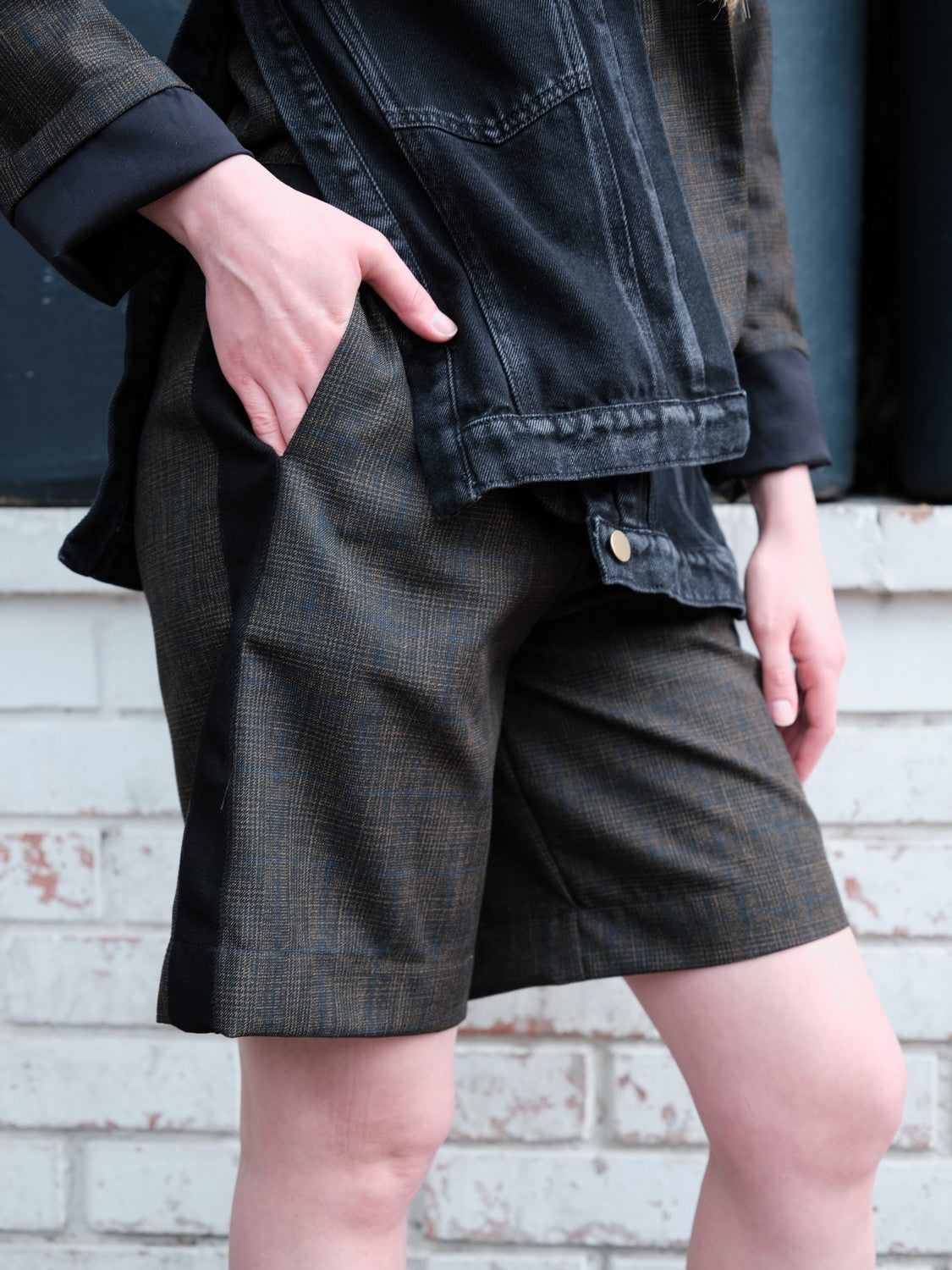 Bermuda Con Franjas En El Costado