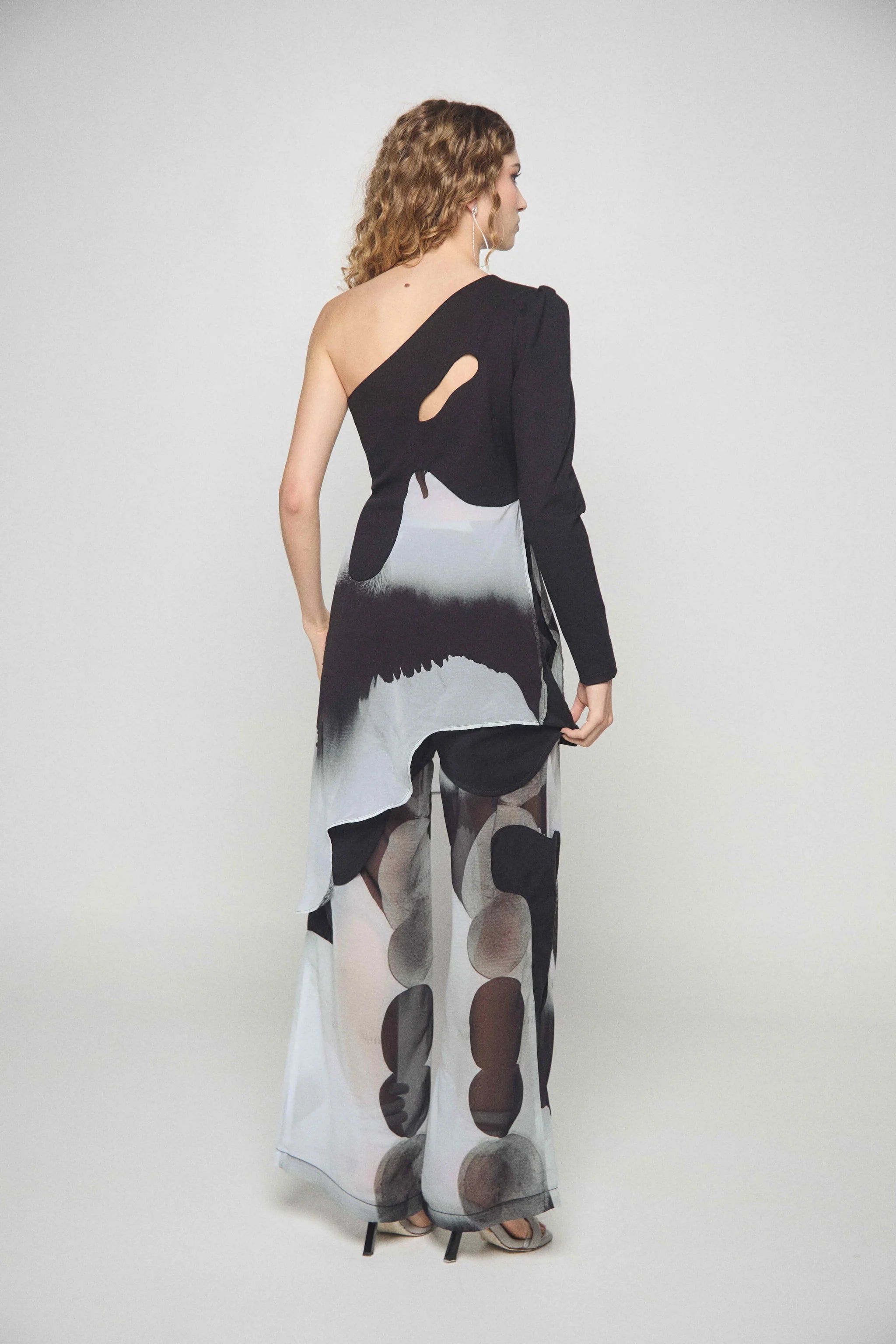 Pantalón Estampado Negro Cygnus