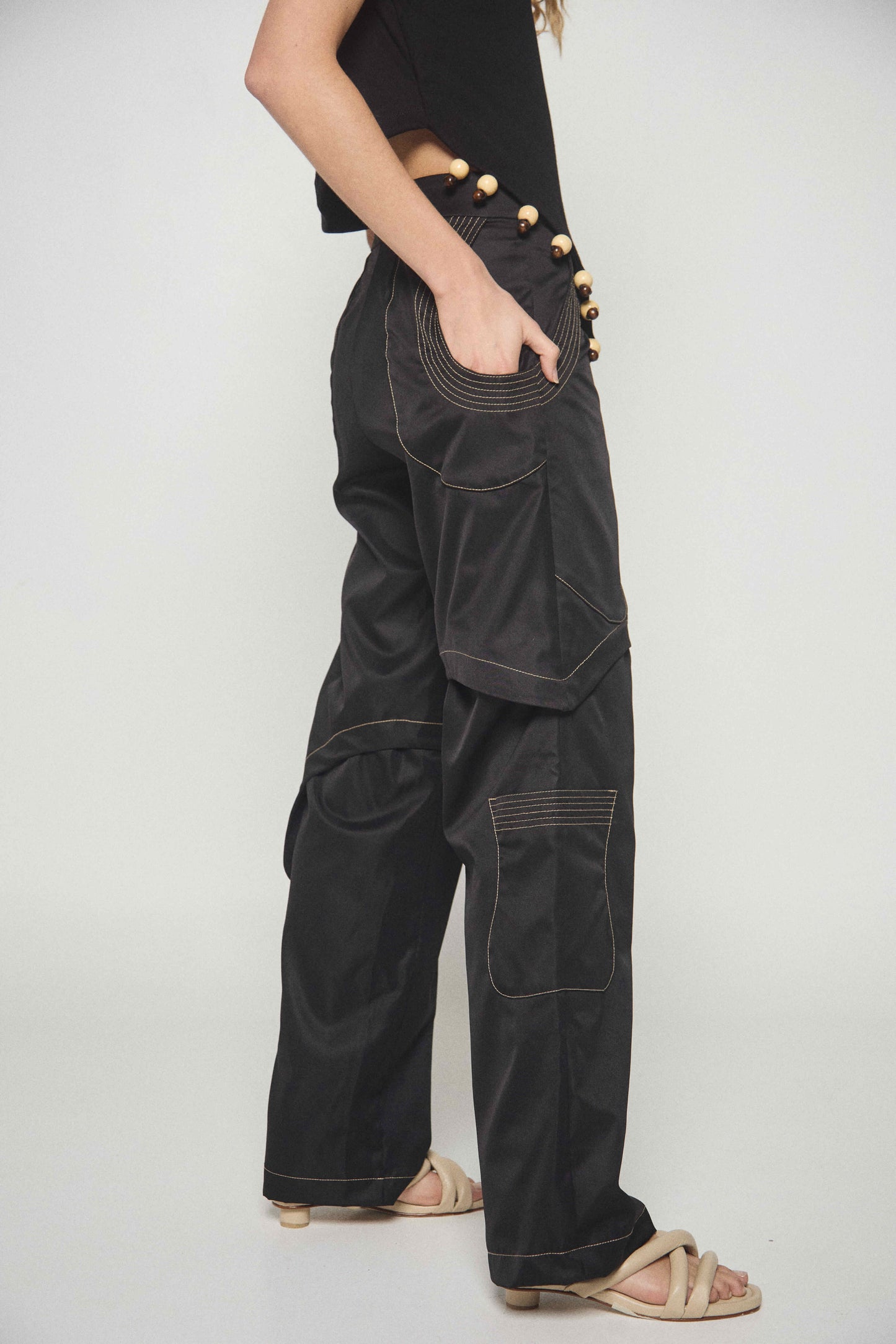 Pantalón Negro Pluma ZIERRA LEONA PANTALONES Malva CO