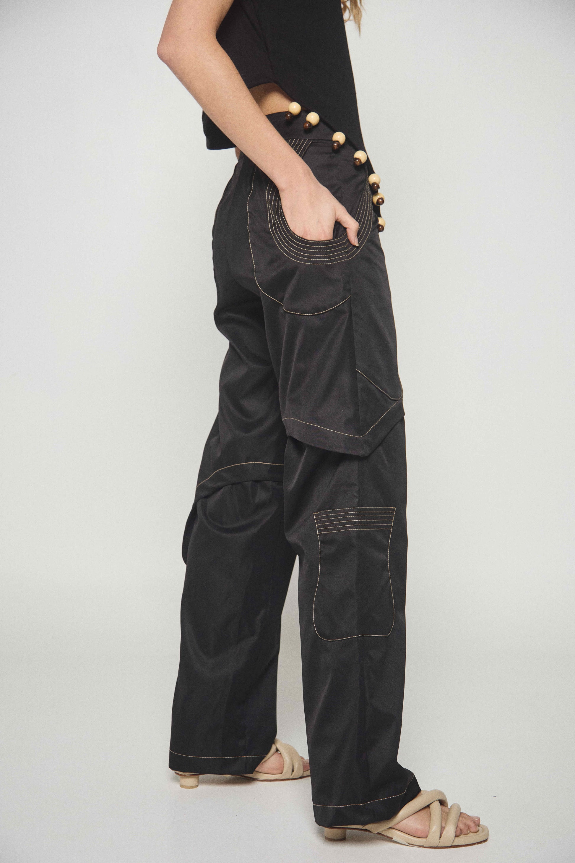 Pantalón Negro Pluma ZIERRA LEONA PANTALONES Malva CO