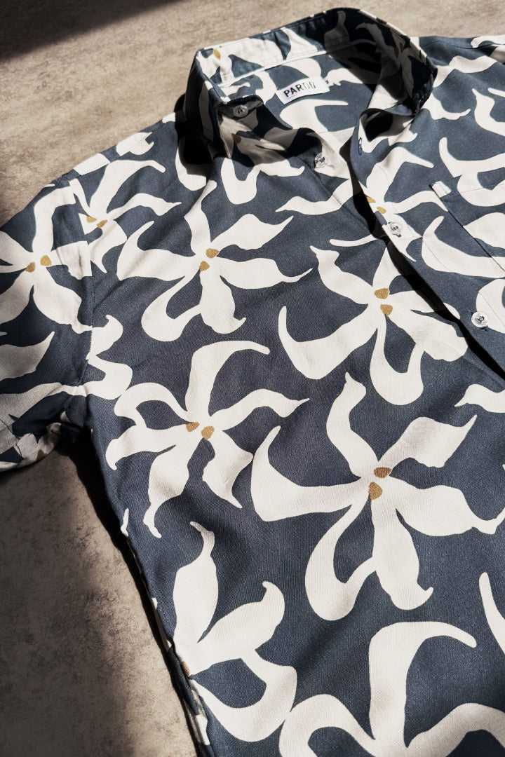 Camisa Flores Blancas