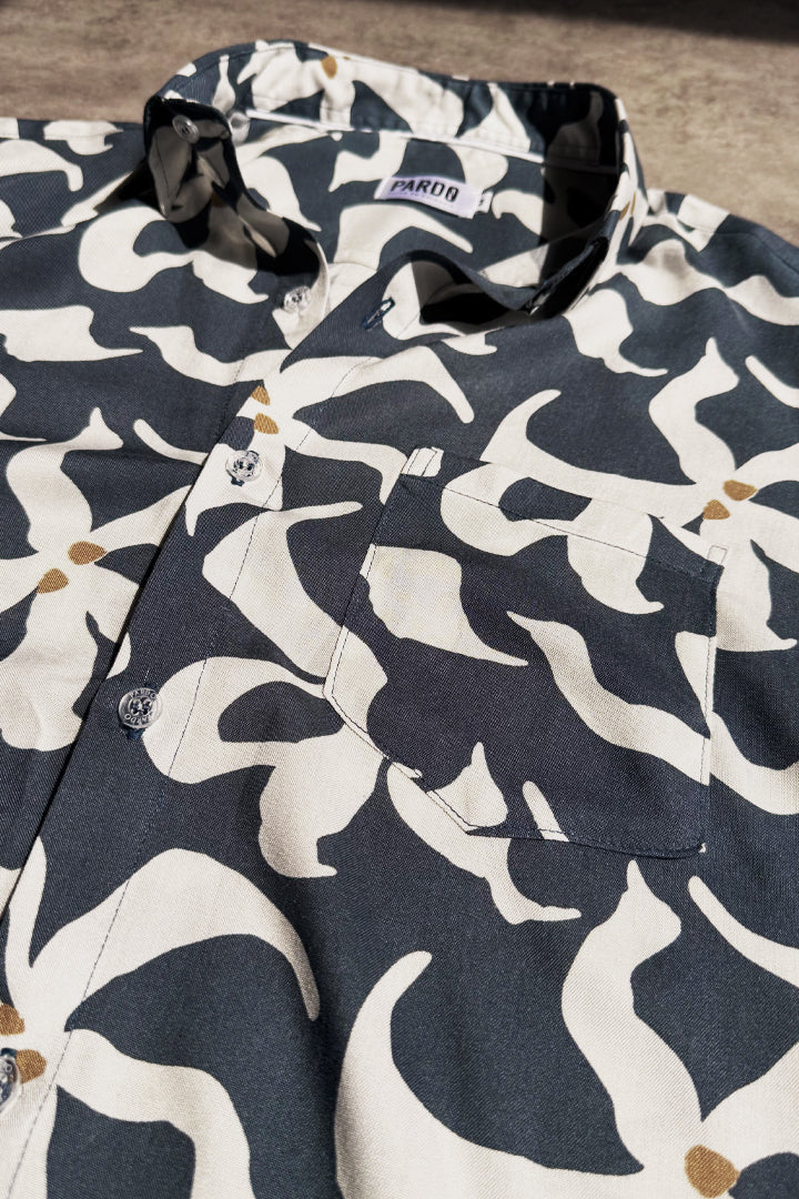 Camisa Flores Blancas