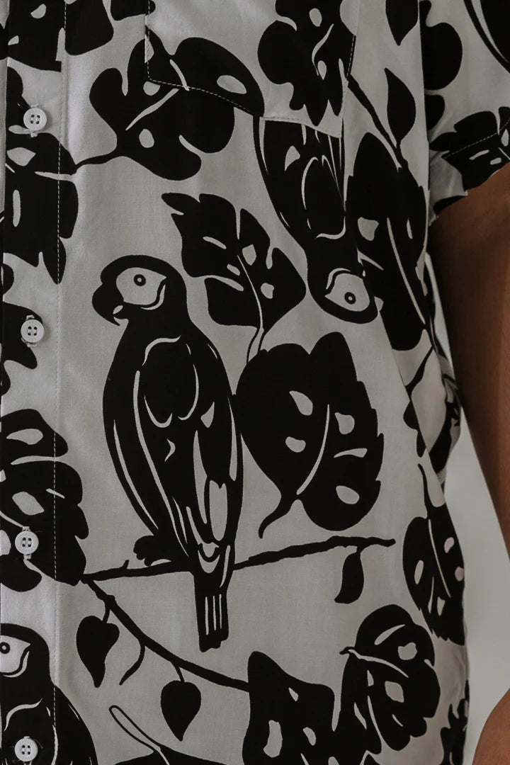 Camisa Loros y Hojas