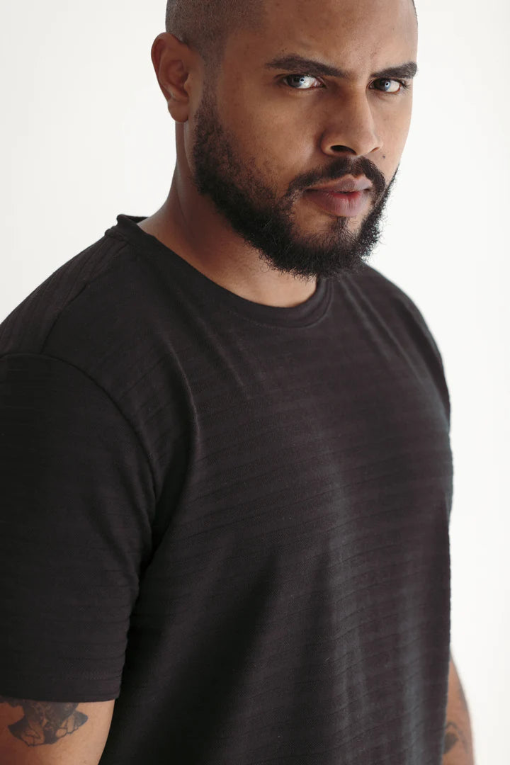 T-Shirt Negra Rayas Malla