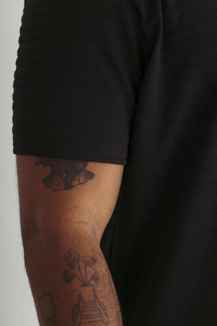 T-Shirt Negra Rayas Malla