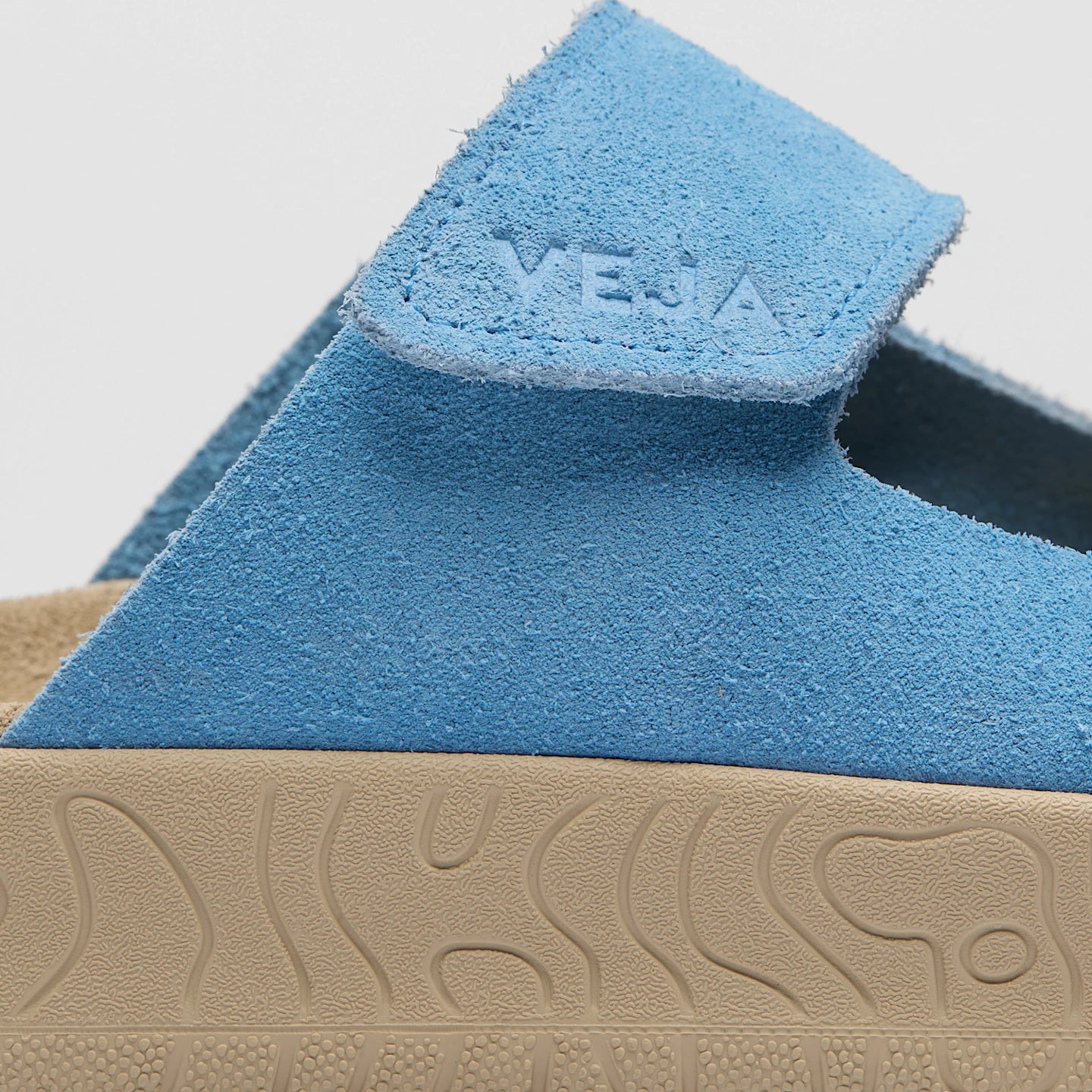 Sandalia Veja De Mujer Etna Suede Aqua Almond