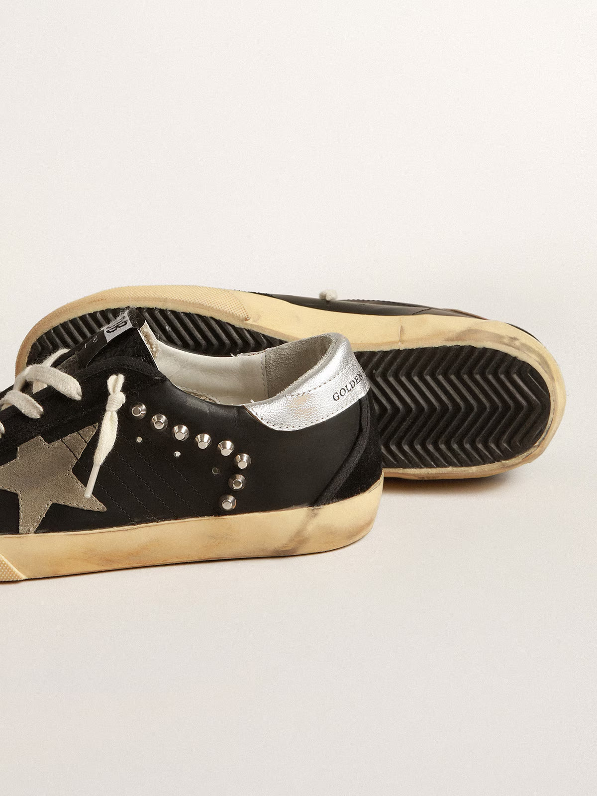 Tenis Golden Goose Super Star  Leather With Stitchings And Studs Mujer