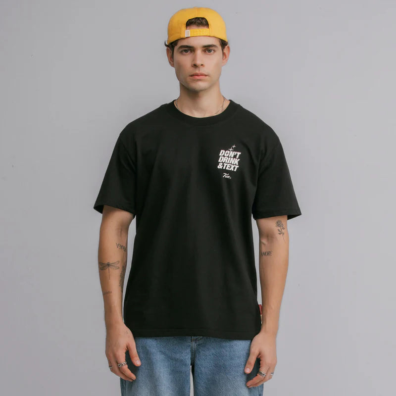 T-Shirt Con Texto True X Smirnoff Negra