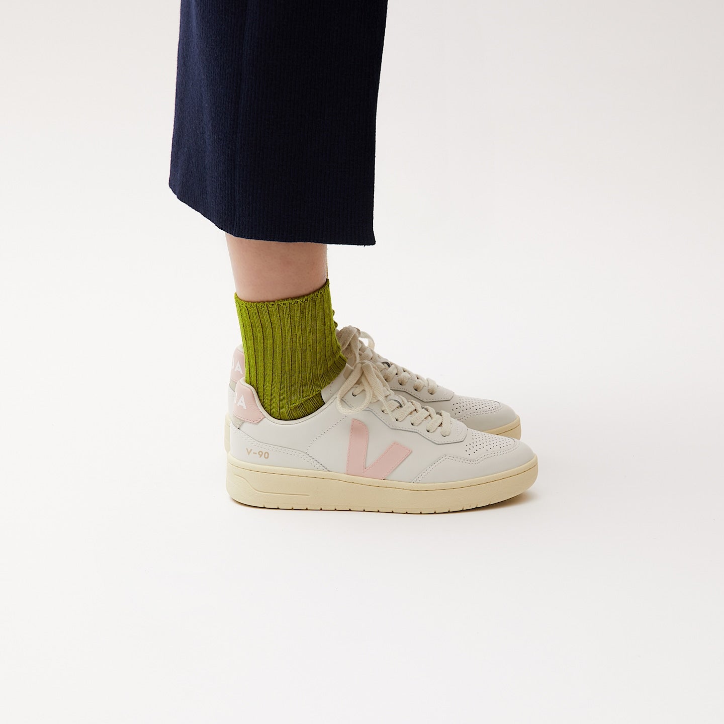 Tenis Veja De Mujer V-90 Leather White Petale