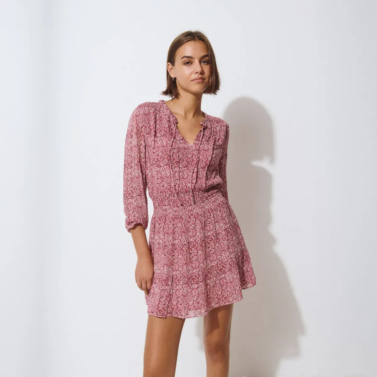 Mini Vestido Estampado Ikat Smock Cintura