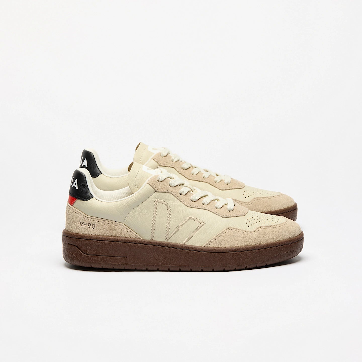 Tenis Veja De Hombre V-90 Cuero Beige Almendra Negro