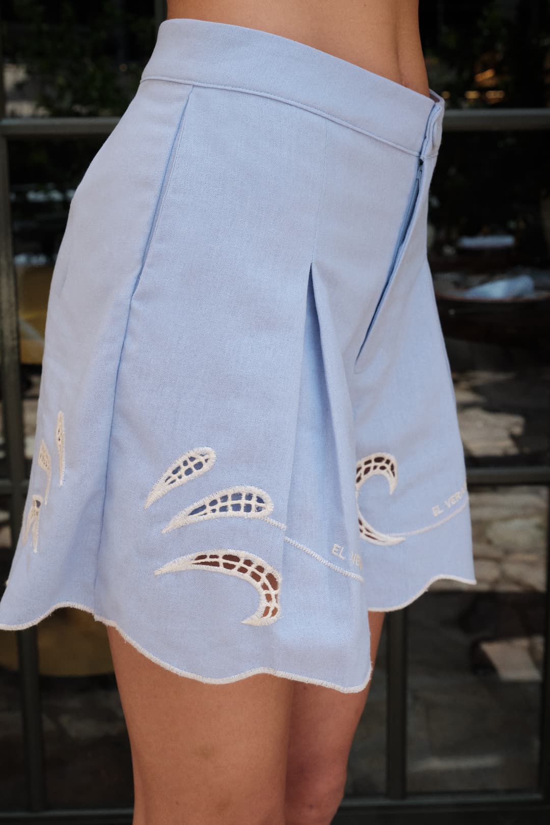 Short Bordado En Ruedo