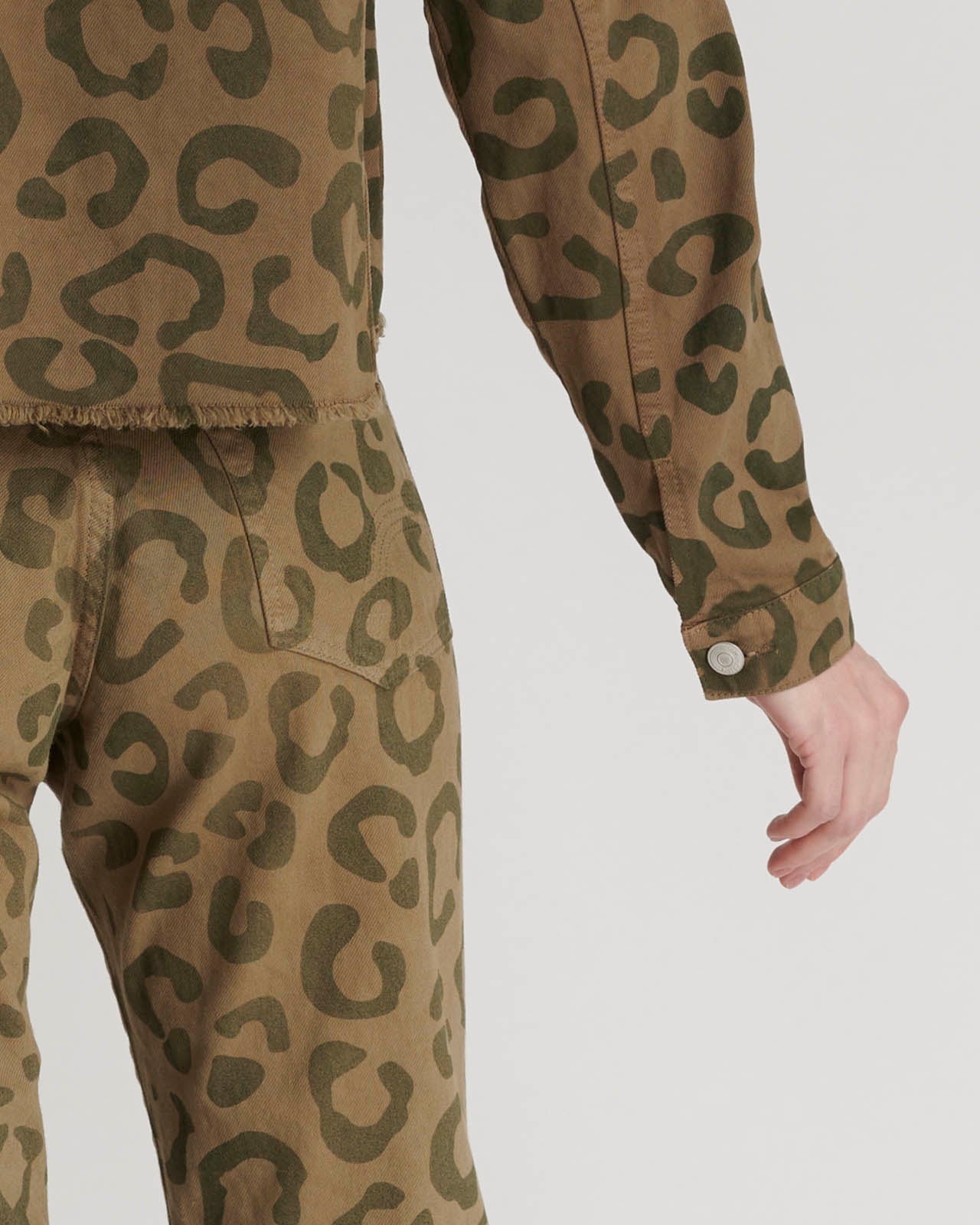 Pantalón Animal Print NOT A UNIFORM PANTALONES Malva CO